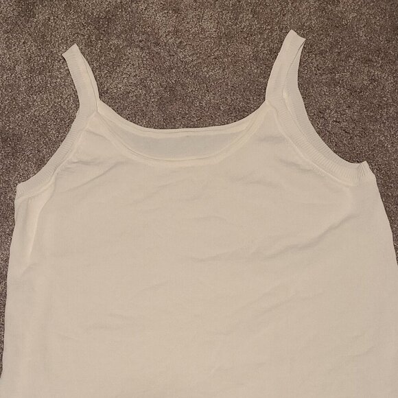 ❄3/$26 Xmas sale❄ NWOT Sleeveless tanktop loose scoop neck - Picture 2 of 3